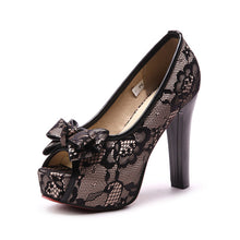 Load image into Gallery viewer, Black lace pumps