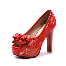 Load image into Gallery viewer, Black lace pumps